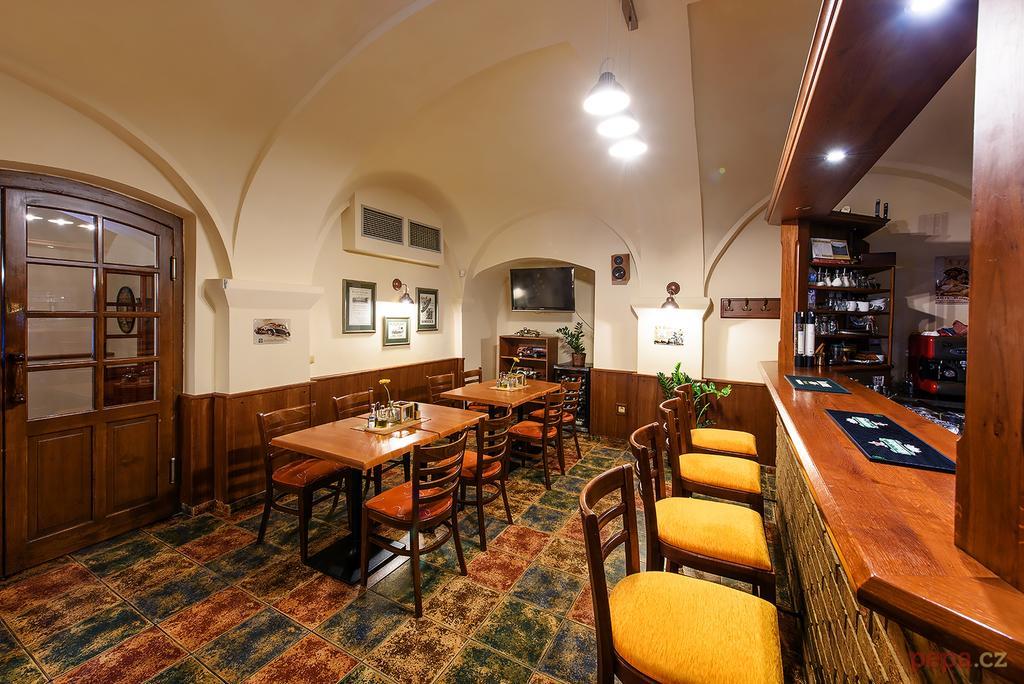 Restaurace A Penzion U Palecku Skuteč Buitenkant foto